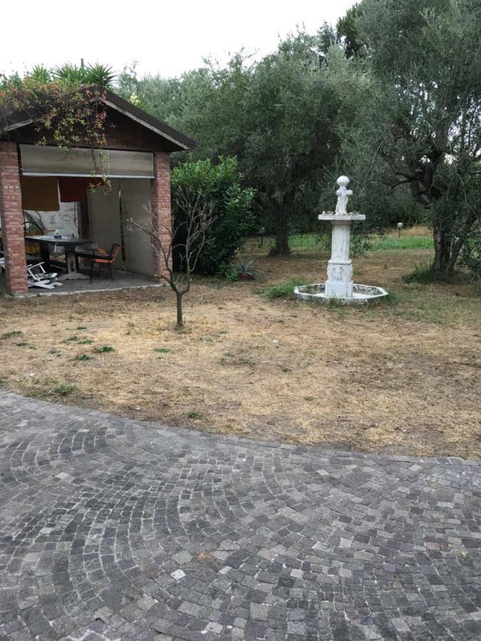 Casa Degli Zii Appartamento Letizia Luni Exterior photo